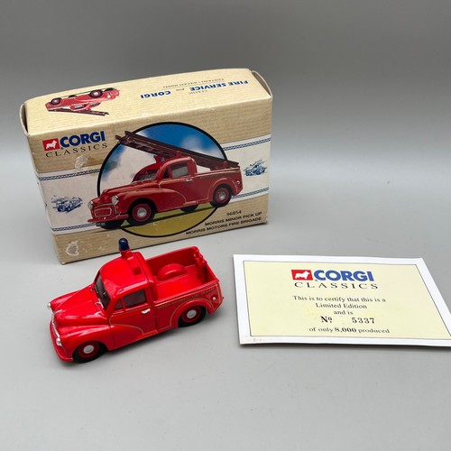 Corgi classics 96854 - corgi, morris